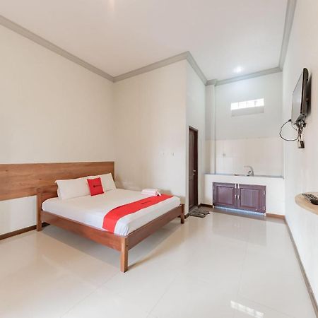 Hotel RedDoorz near GOR Sempaja Samarinda Zewnętrze zdjęcie