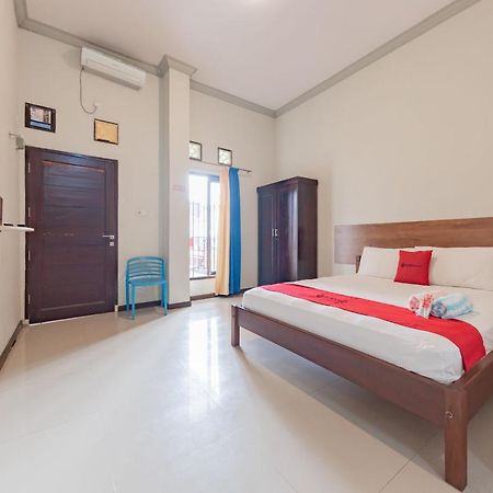Hotel RedDoorz near GOR Sempaja Samarinda Zewnętrze zdjęcie