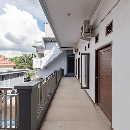 Hotel RedDoorz near GOR Sempaja Samarinda Zewnętrze zdjęcie