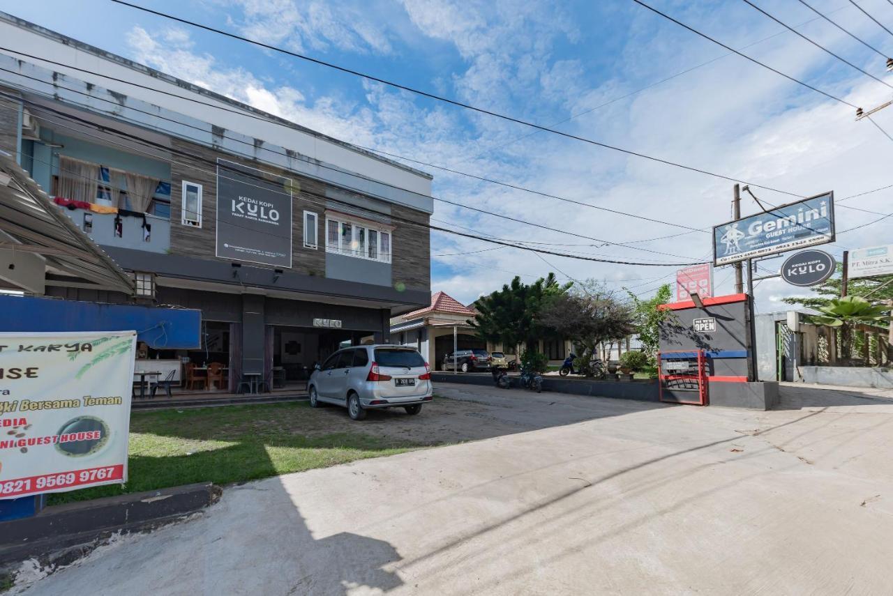 Hotel RedDoorz near GOR Sempaja Samarinda Zewnętrze zdjęcie