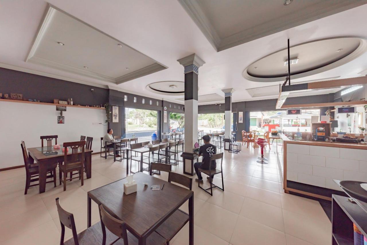 Hotel RedDoorz near GOR Sempaja Samarinda Zewnętrze zdjęcie