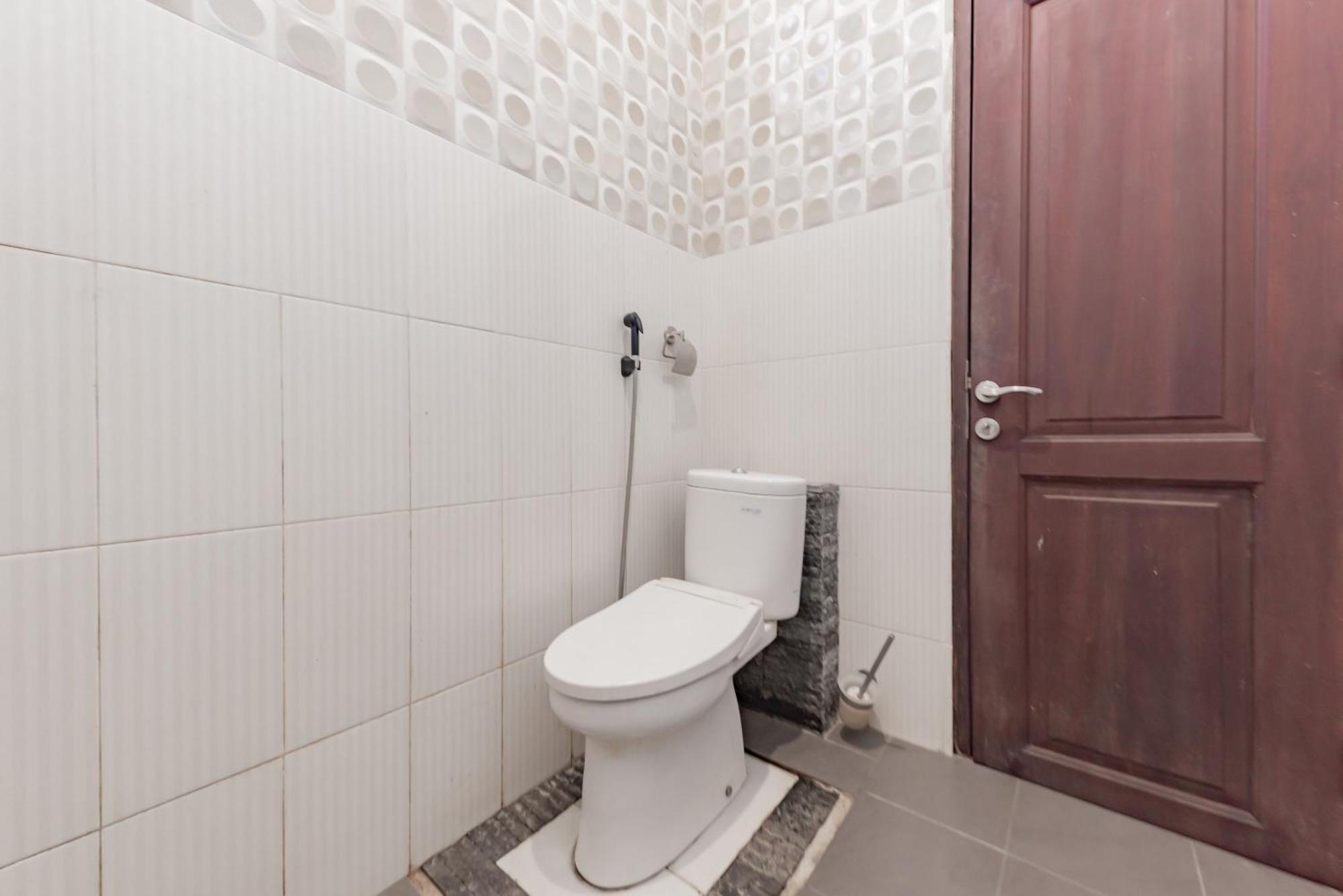 Hotel RedDoorz near GOR Sempaja Samarinda Pokój zdjęcie
